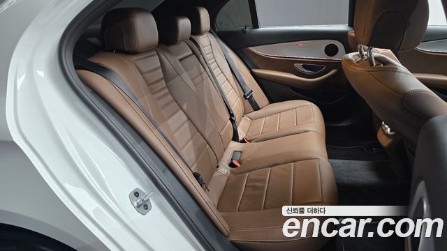 Mercedes-Benz E-Class 2020 — photo 17