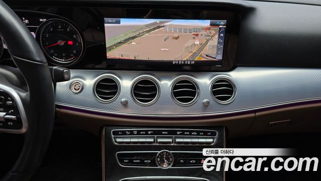 Mercedes-Benz E-Class 2020 — photo 22