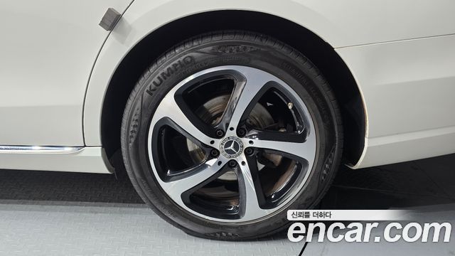 Mercedes-Benz E-Class 2020 — photo 7