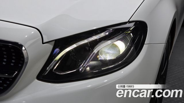 Mercedes-Benz E-Class 2020 — photo 8