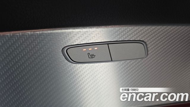 Mercedes-Benz E-Class 2020 — photo 31
