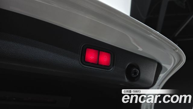 Mercedes-Benz E-Class 2020 — photo 34