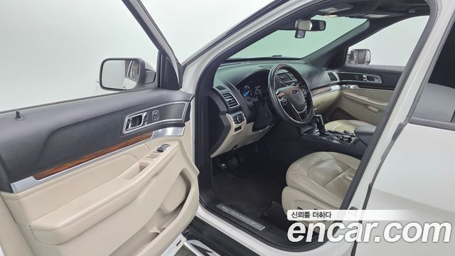 Ford Explorer 2018 — photo 13
