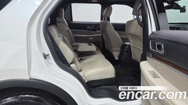 Ford Explorer 2018 — photo 17