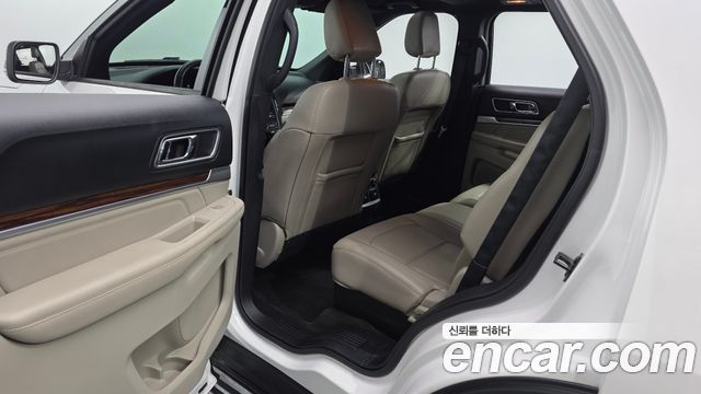 Ford Explorer 2018 — photo 18