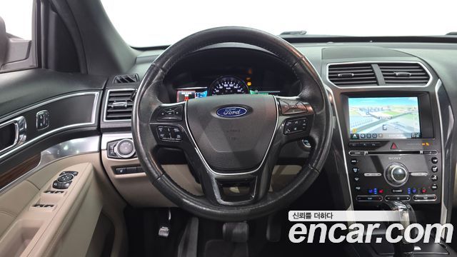 Ford Explorer 2018 — photo 20