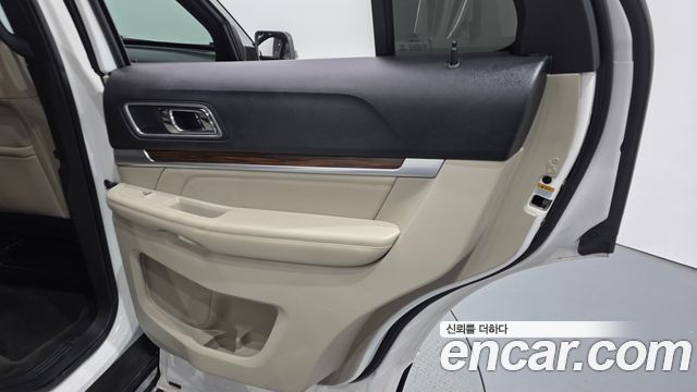 Ford Explorer 2018 — photo 15