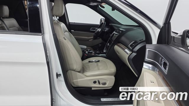 Ford Explorer 2018 — photo 16