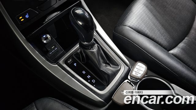 Hyundai AVANTE 2015 — photo 12