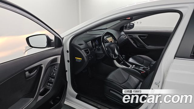 Hyundai AVANTE 2015 — photo 13