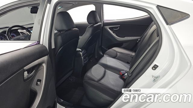 Hyundai AVANTE 2015 — photo 17