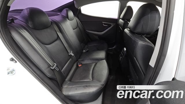 Hyundai AVANTE 2015 — photo 18