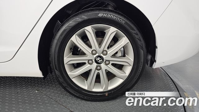 Hyundai AVANTE 2015 — photo 7