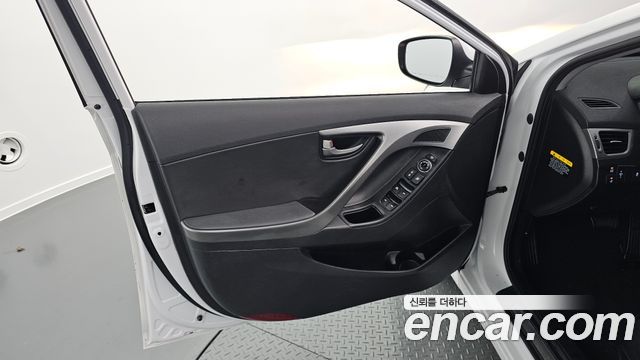 Hyundai AVANTE 2015 — photo 14
