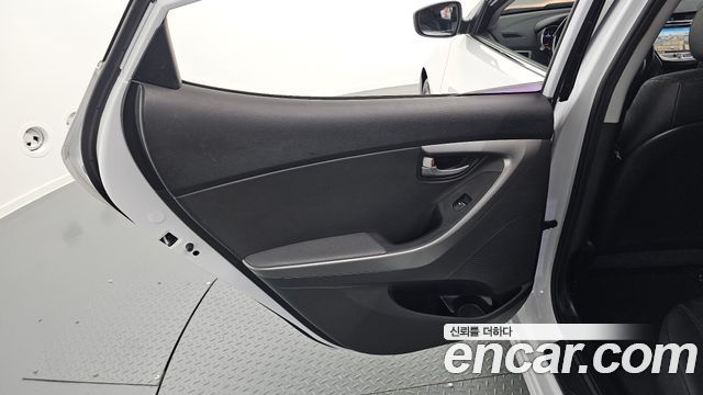 Hyundai AVANTE 2015 — photo 15