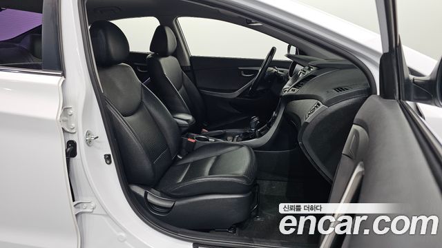 Hyundai AVANTE 2015 — photo 16
