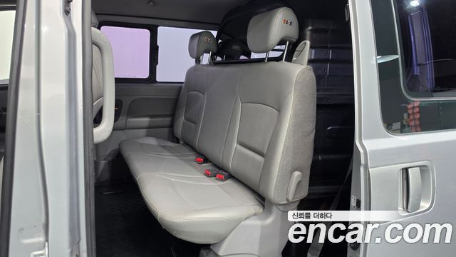 Hyundai Starex 2017 — photo 11