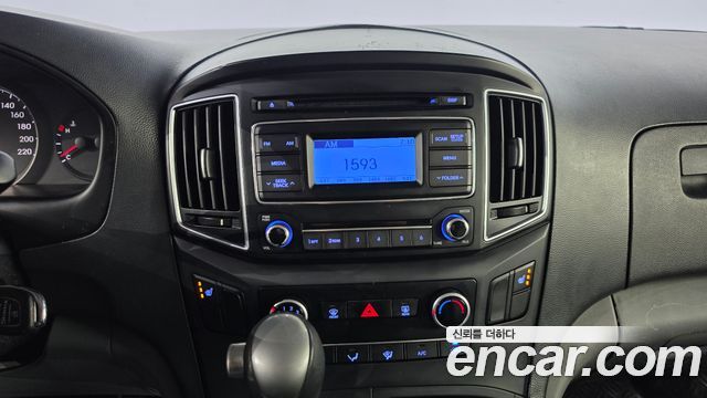 Hyundai Starex 2017 — photo 18