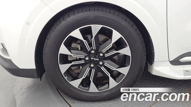 Kia Canival 2023 — photo 5
