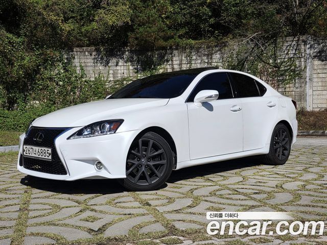 Lexus IS 2011 — photo 2