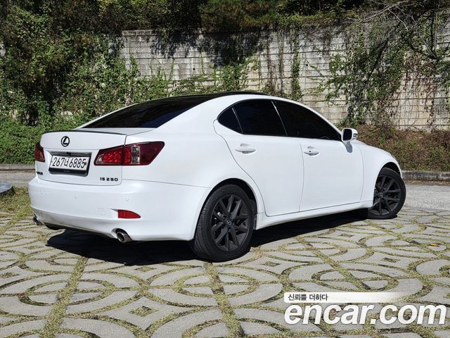 Lexus IS 2011 — photo 3