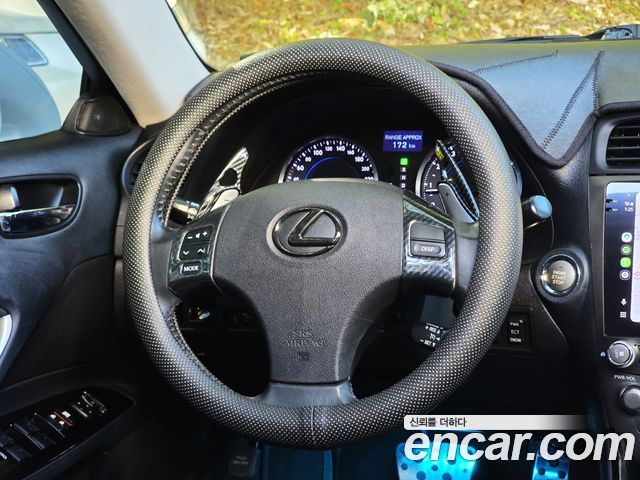 Lexus IS 2011 — photo 12
