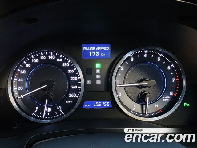 Lexus IS 2011 — photo 14