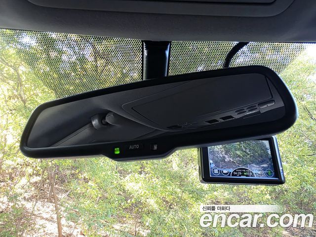 Lexus IS 2011 — photo 19