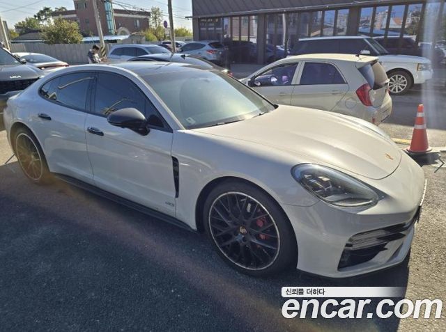 Porsche Panamera 2018 — photo 2