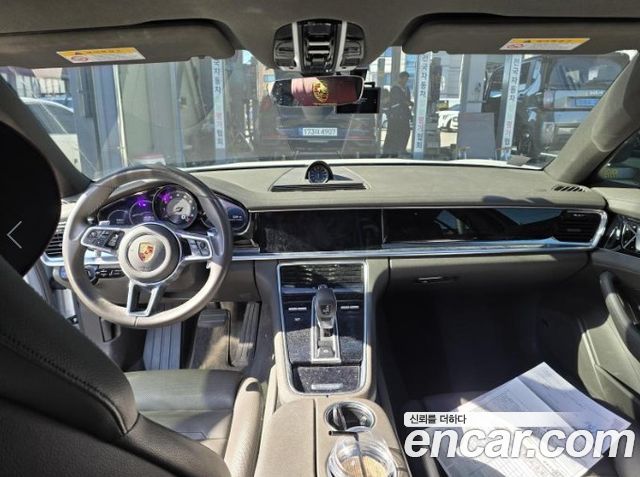 Porsche Panamera 2018 — photo 10