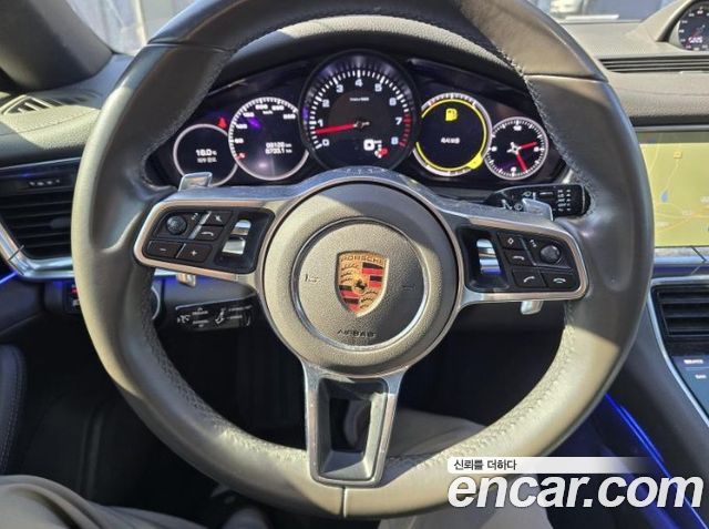 Porsche Panamera 2018 — photo 14