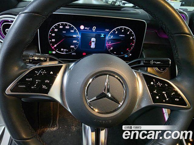 Mercedes-Benz GLC-Class 2025 — photo 10