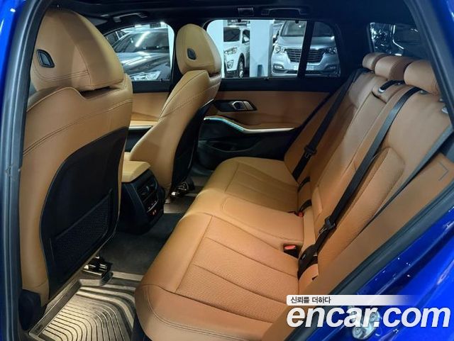 BMW 3-Series 2023 — photo 10