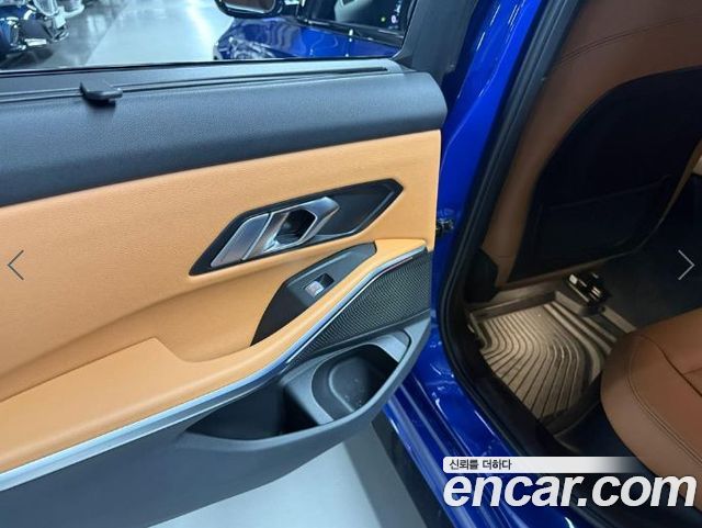 BMW 3-Series 2023 — photo 17