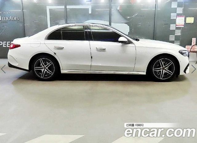 Mercedes-Benz E-Class 2025 — photo 3