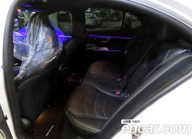 Mercedes-Benz E-Class 2025 — photo 7