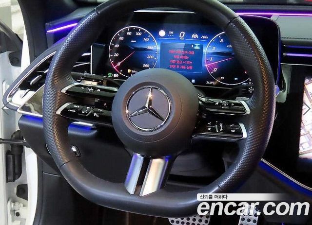 Mercedes-Benz E-Class 2025 — photo 8