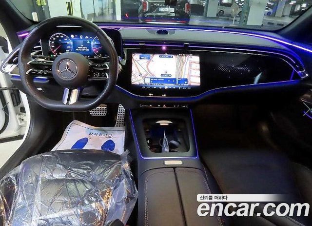 Mercedes-Benz E-Class 2025 — photo 10