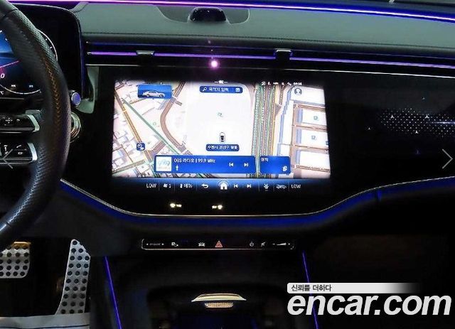 Mercedes-Benz E-Class 2025 — photo 11
