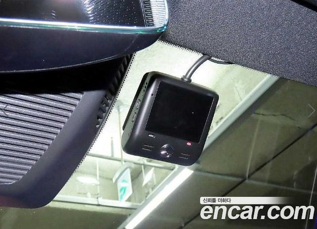 Mercedes-Benz E-Class 2025 — photo 14
