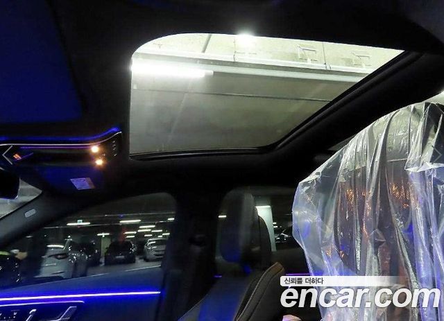 Mercedes-Benz E-Class 2025 — photo 16