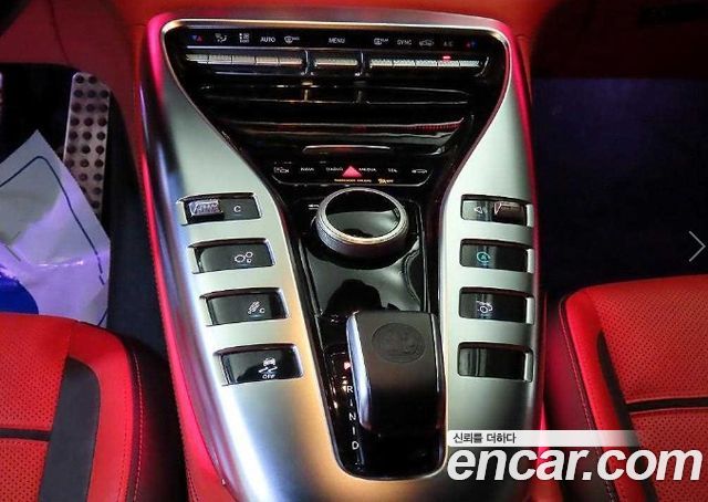 Mercedes-Benz AMG GT 2020 — photo 12