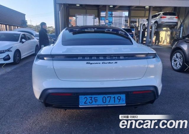 Porsche Taycan 2021 — photo 3