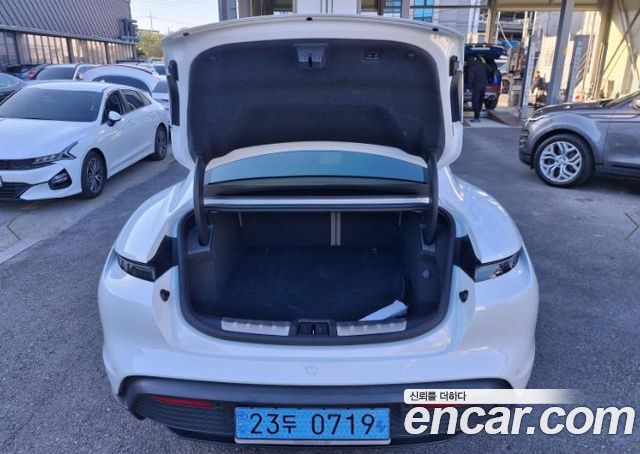 Porsche Taycan 2021 — photo 4