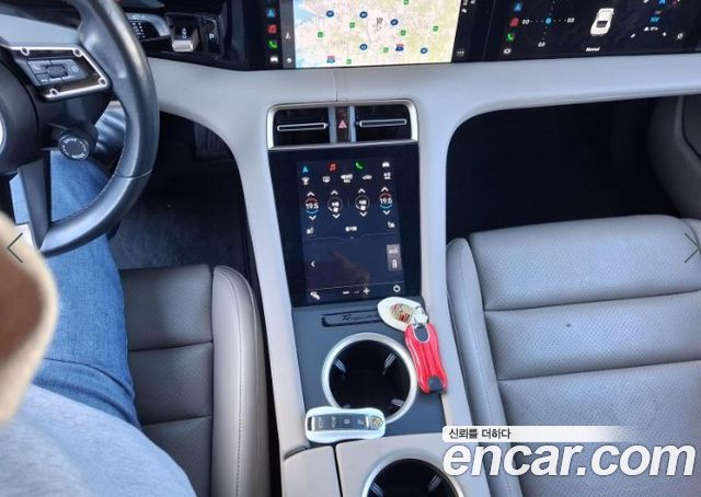 Porsche Taycan 2021 — photo 12