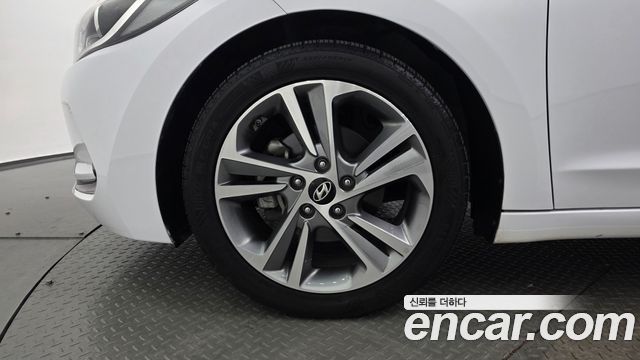 Hyundai AVANTE 2018 — photo 5