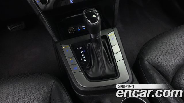 Hyundai AVANTE 2018 — photo 12