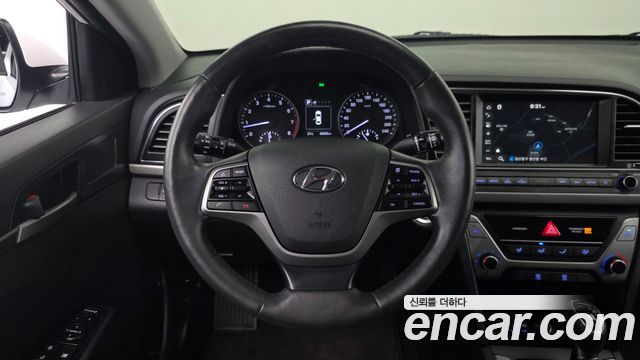 Hyundai AVANTE 2018 — photo 19