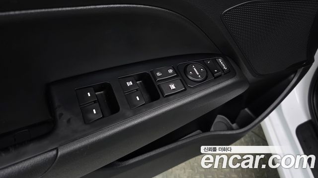 Hyundai AVANTE 2018 — photo 23
