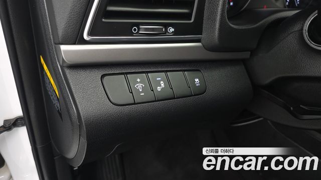 Hyundai AVANTE 2018 — photo 24